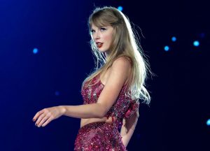 Taylor Swift in The Bodyguard Remake: Final Negotiations for Whitney Houston’s Role