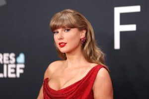 Taylor Swift in The Bodyguard Remake: Final Negotiations for Whitney Houston’s Role